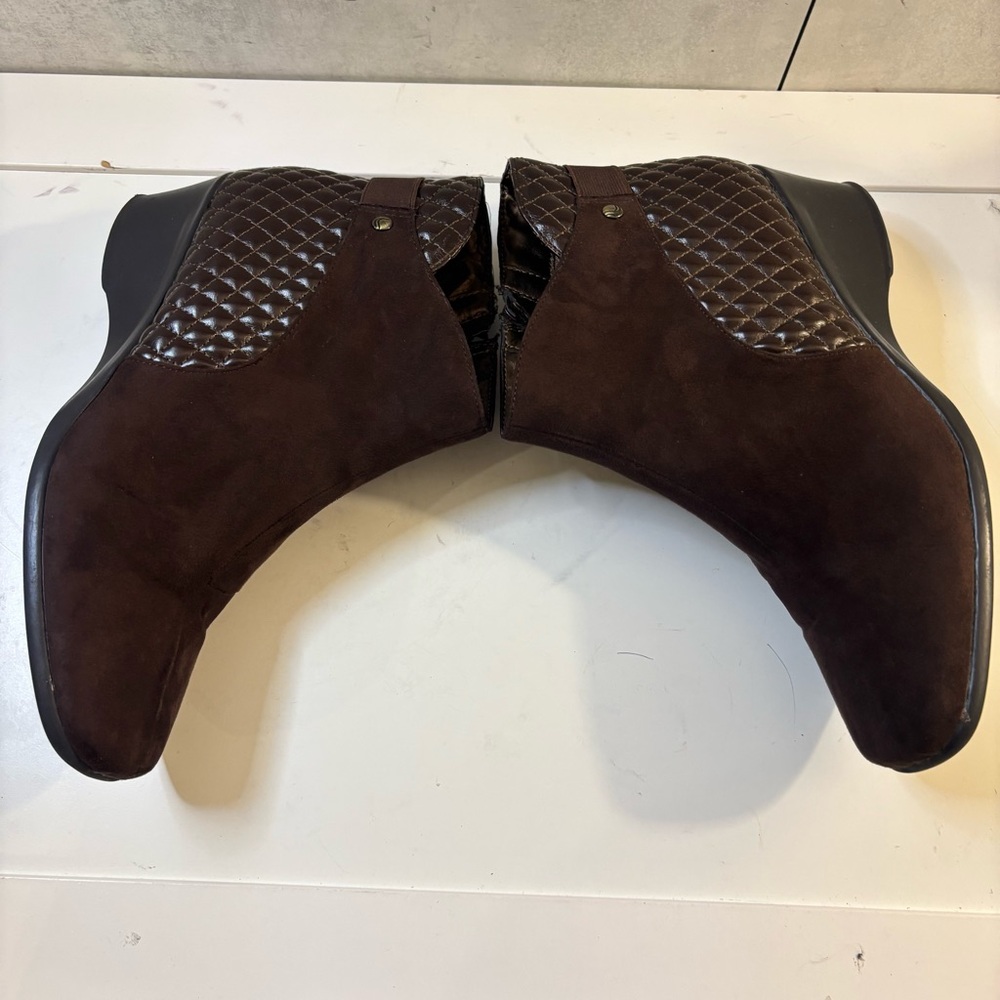 Life Stride Y2K Dark Brown Ankle Wedge Booties Size 10 W - Picture 6 of 10